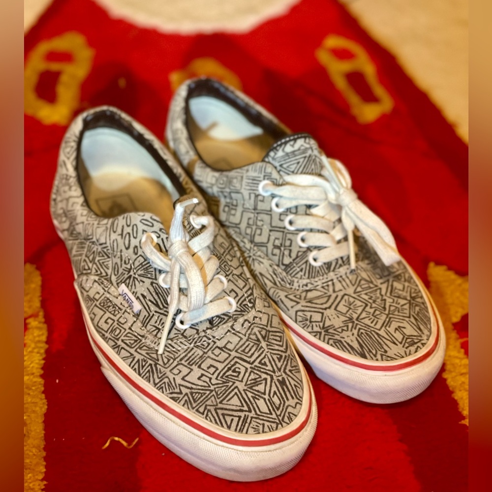 Vans Size 10, comes in Vans box.